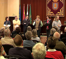 LA DELEGADA DE TURISMO RECIBE A UN GRUPO DE GOLFISTAS SUECOS QUE VISITAN LA LOCALIDAD