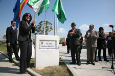 EL EQUIPO DE GOBIERNO INAUGURA UNA PLAZA EN HONOR DE LA FAMILIA BREVITA