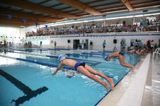 GRAN CONCENTRACION DE NADADORES Y NADADORAS EN LA I CONVIVENCIA ACUÁTICA PARA PRE-BENJAMINES