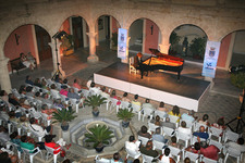 ÉXITO ABSOLUTO EN EL CONCIERTO QUE EL AFAMADO PIANISTA JOSÉ LUIS NIETO OFRECIÓ EN EL CASTILLO DE LUNA