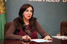 LA PORTAVOZ MUNICIPAL ANUNCIA LA REDUCCION DE LOS SUELDOS DE LOS MIEMBROS DE LA CORPORACIÓN