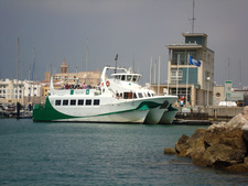 EL AYUNTAMIENTO PREOCUPADO POR LAS CONTINUAS RESTRICCIONES QUE PADECE EL SERVICIO DE CATAMARÁN DE ROTA