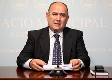 JESÚS CORRALES ANUNCIA LA CONVOCATORIA DE OPERARIOS DE MEDIO AMBIENTE PARA LA TEMPORADA ESTIVAL 2010