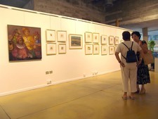 LAURA CASTELLANO INAGURA UNA NUEVA EXPOSICIÓN DE PINTURA EN LA TENENCIA DE ALCALDÍA DE COSTA BALLENA