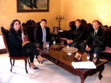 EL ALCALDE RECIBE A LA CAPITAN JEFE DE LA UNIDAD DE HELICÓPTEROS DE LA GUARDIA CIVIL EN LA BASE NAVAL