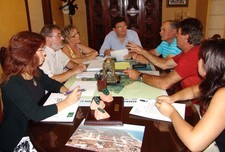 AYUNTAMIENTO Y COOPERATIVA DE PESCADORES SE REúNEN PARA ESTUDIAR MEJORAS PARA EL SECTOR