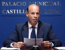 LIAÑO PIDE A LA DIPUTADA NACIONAL DEL PSOE QUE TRAIGA SOLUCIONES DEL MINISTERIO DE DEFENSA