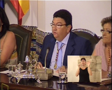 EL AYUNTAMIENTO INCORPORA UN INTÉPRETE DEL LENGUAJE DE SIGNOS A SUS ACTOS