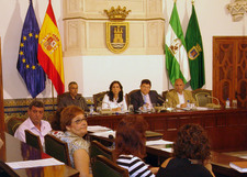 EL ALCALDE Y LA DELEGADA DE PLANEAMIENTO, FACULTADOS POR EL PLENO PARA DEFENDER EL PROYECTO DEL POLÍGONO ARVINA