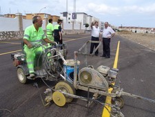 MERCADO MEJORA EL MERCARDILLO CON EL ASFALTADO DE LA ZONA Y UNA NUEVA DISTRIBUCION DE LOS PUESTOS
