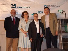 EMILIO ACUÑA, PADRINO DE LA VIII FERIA DE LA TAPA, ES HOMENAJEADO DURANTE LA INAUGURACIÓN