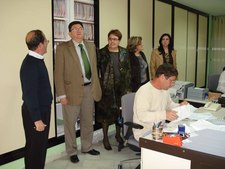  EL ALCALDE DE ROTA VISITA LA OFICINA DE GESTIÓN TRIBUTARIA TRAS LAS OBRAS DE REMODELACIÓN 