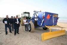 LA DELEGACIÓN MUNICIPAL DE PLAYAS CUENTA CON NUEVA MAQUINARIA PARA MEJORAR LOS TRABAJOS DE LIMPIEZA DE LA LÁMINA DE ARENA  