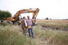 EL DELEGADO DE AGRICULTURA VISITA LOS TRABAJOS DE LIMPIEZA INICIADOS EN VARIOS ARROYOS  DE NUESTRO TÉRMINO MUNICIPAL