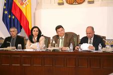 EL AYUNTAMIENTO ASUMIRA LA DEUDA QUE SE MANTIENE CON FCC PARA AMORTIZAR LOS VEHICULOS DE LIMPIEZA