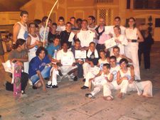 LOS JÓVENES DEL TALLER DE CAPOEIRA CLAUSURARON EL CURSO CON UN ESPECTÁCULO EN LA PLAZA DE LA CANTERA 
