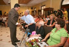 JOSEFA RODRIGUEZ Y JOSE RAFFO HAN SIDO HOMENAJEADOS POR EL AYUNTAMIENTO EN EL DIA DEL ABUELO