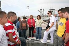 UNOS 600 ESCOLARES PARTICIPARON EN LAS VISITAS PROGRAMADAS A LA BASE NAVAL CON MOTIVO DEL DÍA DE LAS FUERZAS ARMADAS 