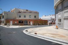 CONCLUIDO EL ASFALTADO DE SAGRADO CORAZÓN, LAS OBRAS SE CENTRAN EN EL ACERADO Y LA PLAZOLETA DEL HOTEL “LA PARRITA”