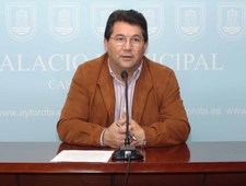 ANTONIO PEÑA VALORA CON LA ASOCIACIÓN DE CONSTRUCTORES LA APLICACIÓN DE LAS ORDENANZAS SOBRE RECOGIDA DE ESCOMBROS  