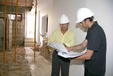 ANTONIO PEÑA VISITA LAS OBRAS DE MEJORA DE LA OFICINA TECNICA MUNICIPAL