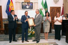 ANGEL JOVE CAPELLÁN RECIBE LA URTA DE ORO