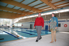 JESUS CORRALES SUPERVISA LOS ULTIMOS TRABAJOS QUE SE ESTAN REALIZANDO EN LA NUEVA PISCINA CUBIERTA