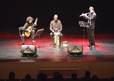 EL TRÍO MUSICAL PRAÇA ONZE CONGREGÓ A UN NUTRIDO GRUPO DE PERSONAS EN EL AUDITORIO MUNICIPAL