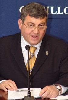 EL DELEGADO DE GOBERNACIÓN INFORMA A LOS VECINOS QUE ESTE VIERNES NO SERÁ UN DÍA LABORABLE EN EL AYUNTAMIENTO