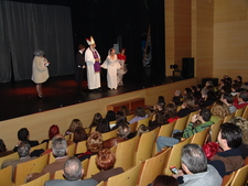 “TÁNTRICO TEATRO” REPRESENTÓ SOBRE EL ESCENARIO DEL TEATRO MUNICIPAL SU OBRA “EL HOMBRE SUBMARINO” 