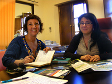 LAURA CASTELLANO SE INTERESA POR LA GESTIÓN DEL CENTRO DE VISITANTES DE LA VÍA VERDE DE PUERTO SERRANO