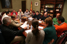 EL ALCALDE DE ROTA SE REUNE CON LOS REPRESENTANTES DE LA PLATAFORMA DE PARADOS