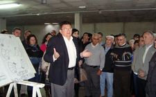 EL ALCALDE DE ROTA VISITA Y EXPLICA A LOS VECINOS EL ESTADO DE LAS OBRAS DEL APARCAMIENTO DEL MOLINO