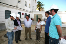 EL DELEGADO DE URBANISMO COMPRUEBA CÓMO SE ESTÁN DESARROLLANDO LAS OBRAS DE LA PLAZA DE LA HISPANIDAD