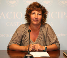 LAURA CASTELLANO ANUNCIA LAS MEJORAS APLICADAS EN LAS LÍNEAS DE AUTOBUSES QUE CONECTAN ROTA CON LA BAHÍA 