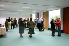LA GRAN SALA DEL CENTRO SOCIAL MUNICIPAL SE CONVIERTE TODOS LOS VIERNES POR LA TARDE EN UN SALÓN DE BAILE 