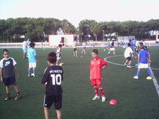 LA ESCUELA DE FÚTBOL DE COSTA BALLENA ARRANCA CON UNA IMPORTANTE PARTICIPACIÓN DE NIÑOS