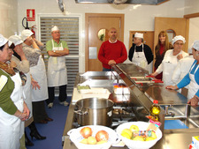 LA DELEGACIÓN DEL MAYOR PONE EN MARCHA UN CURSO DE COCINA EN EL CENTRO SOCIAL MUNICIPAL   