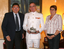 EL ALCALDE DE ROTA RECIBE LA VISITA DE JOAQUÍN ARCUSA ANTES DE DEJAR SU CARGO COMO SUBDELEGADO DE DEFENSA EN CÁDIZ