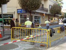 SERVICIOS MUNICIPALES REPARA EL ADOQUINADO DE LA AVENIDA MARIA AUXILIADORA