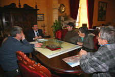 EL ALCALDE RECIBE A LOS REPRESENTANTES DEL GRUPO DE TRABAJO DE LA MEMORIA HISTORICA DE ROTA