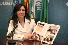 MARÍA EVA CORRALES PRESENTA EL PROGRAMA DE ACTOS ELABORADO PARA LA FERIA DE PRIMAVERA 2009