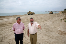 LA PLAYA DE GALEONES SE ABRIRÁ ESTE FIN DE SEMANA TRAS UNA IMPORTANTE APORTACIÓN DE ARENA