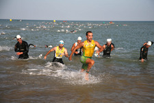 ÉXITO DE PARTICIPACIÓN EN LA XIV TRIATLÓN “VILLA DE ROTA” QUE ESTE AÑO SE CELEBRÓ EN EL ENTORNO DE PUNTA CANDOR