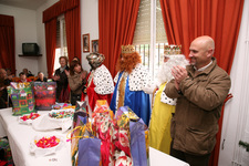 LOS REYES MAGOS VISITARON LA RESIDENCIA DE ANCIANOS PARA ENTREGAR LOS REGALOS A LOS ABUELOS