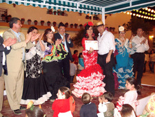 LA ENTREGA DE LOS PREMIOS DE LAS CASETAS Y LA ARRIADA DE LAS BANDERAS CLAUSURARON LA FERIA DE PRIMAVERA 2009