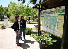 LA DELEGACIÓN DE MEDIO AMBIENTE ACTUALIZA LOS CARTELES INFORMATIVOS DEL JARDÍN BOTÁNICO “CELESTINO MUTIS”