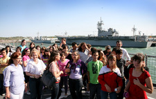 ALUMNOS DE SECUNDARIA DE ROTA PARTICIPAN EN LAS JORNADAS DE PUERTAS ABIERTAS CON MOTIVO DEL DÍA DE LAS FUERZAS ARMADAS